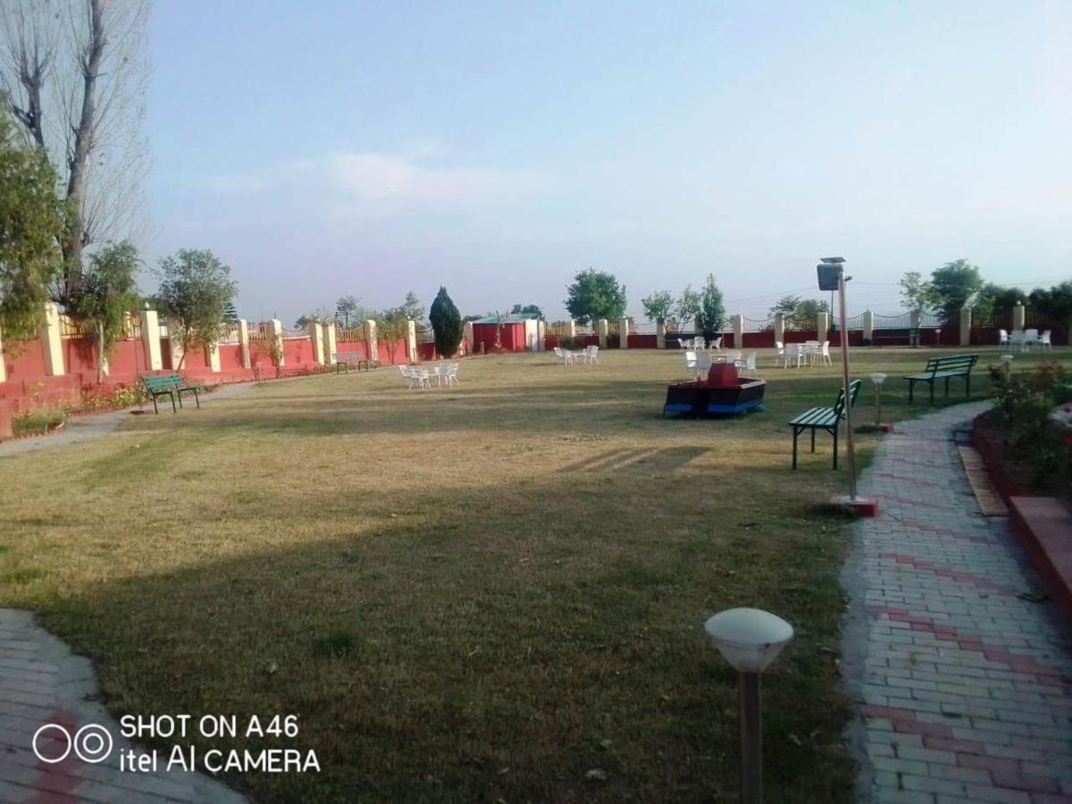 Pops Resort Pālampur Kültér fotó