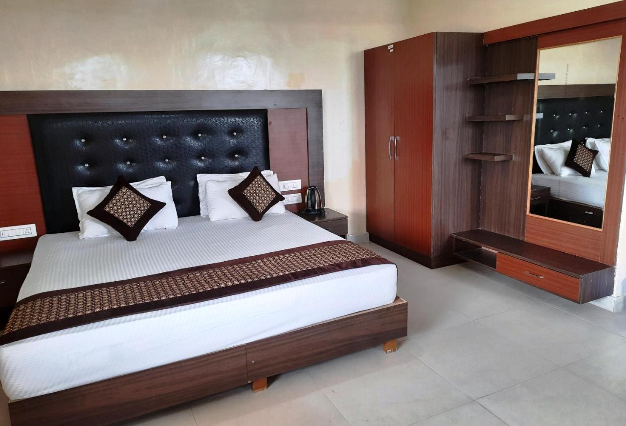 Pops Resort Pālampur Kültér fotó