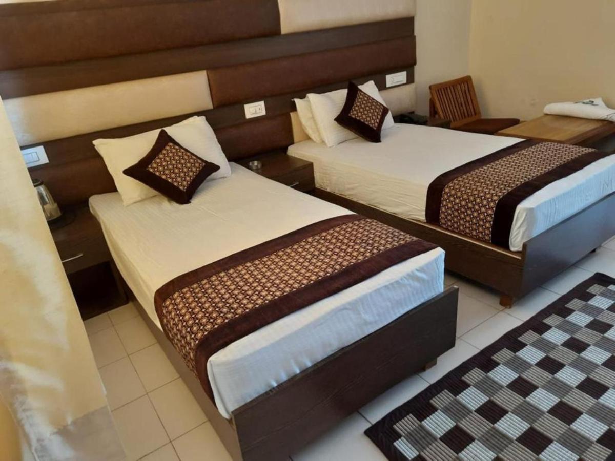Pops Resort Pālampur Kültér fotó