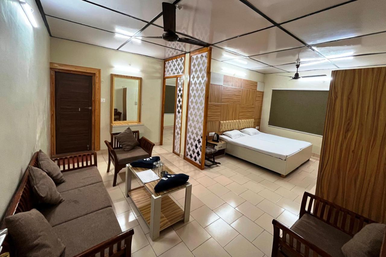 Pops Resort Pālampur Kültér fotó