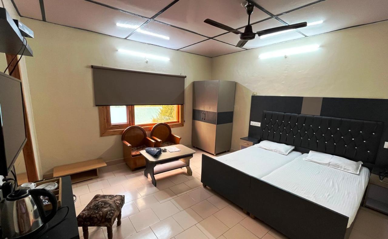 Pops Resort Pālampur Kültér fotó
