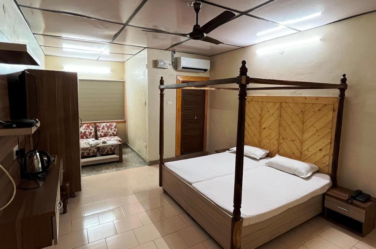 Pops Resort Pālampur Kültér fotó