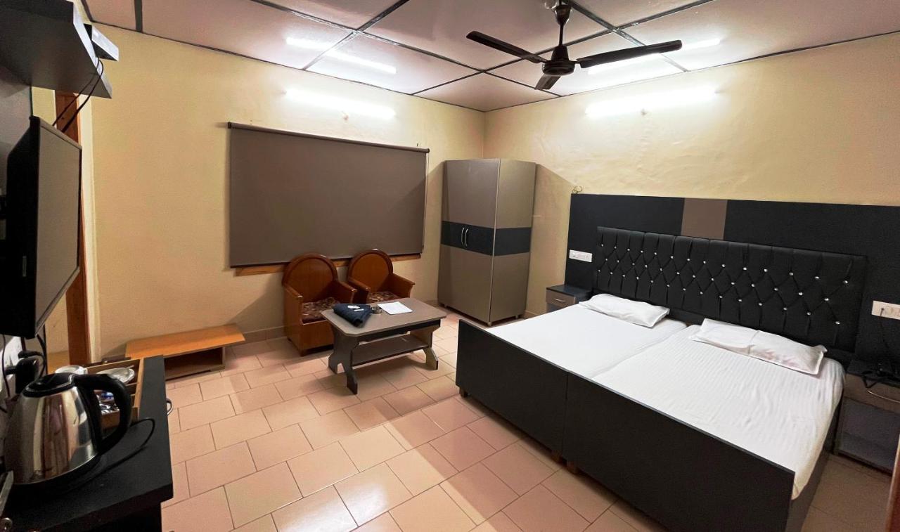 Pops Resort Pālampur Kültér fotó