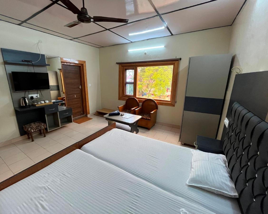 Pops Resort Pālampur Kültér fotó