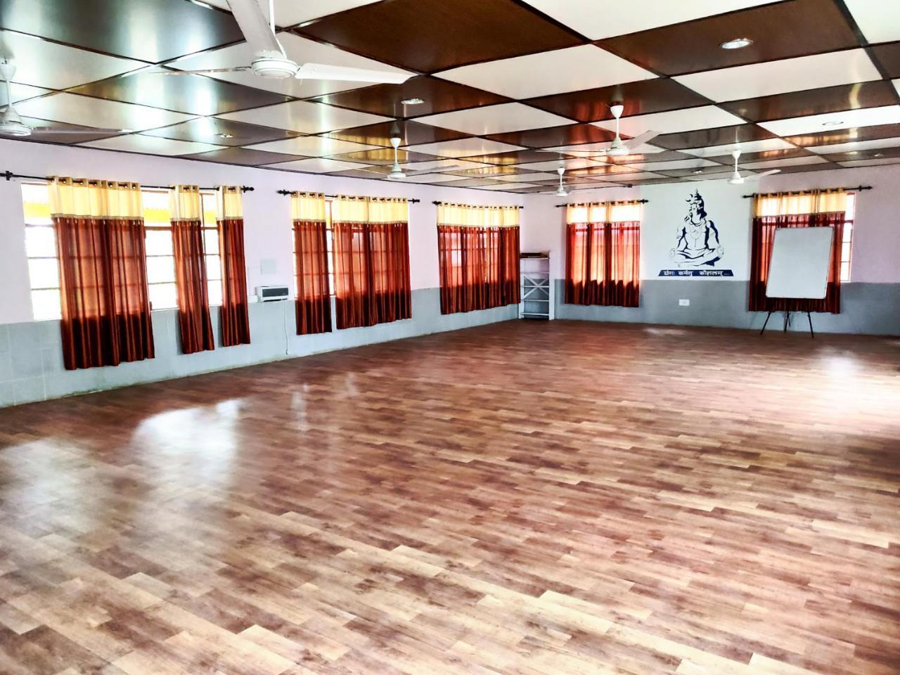 Pops Resort Pālampur Kültér fotó