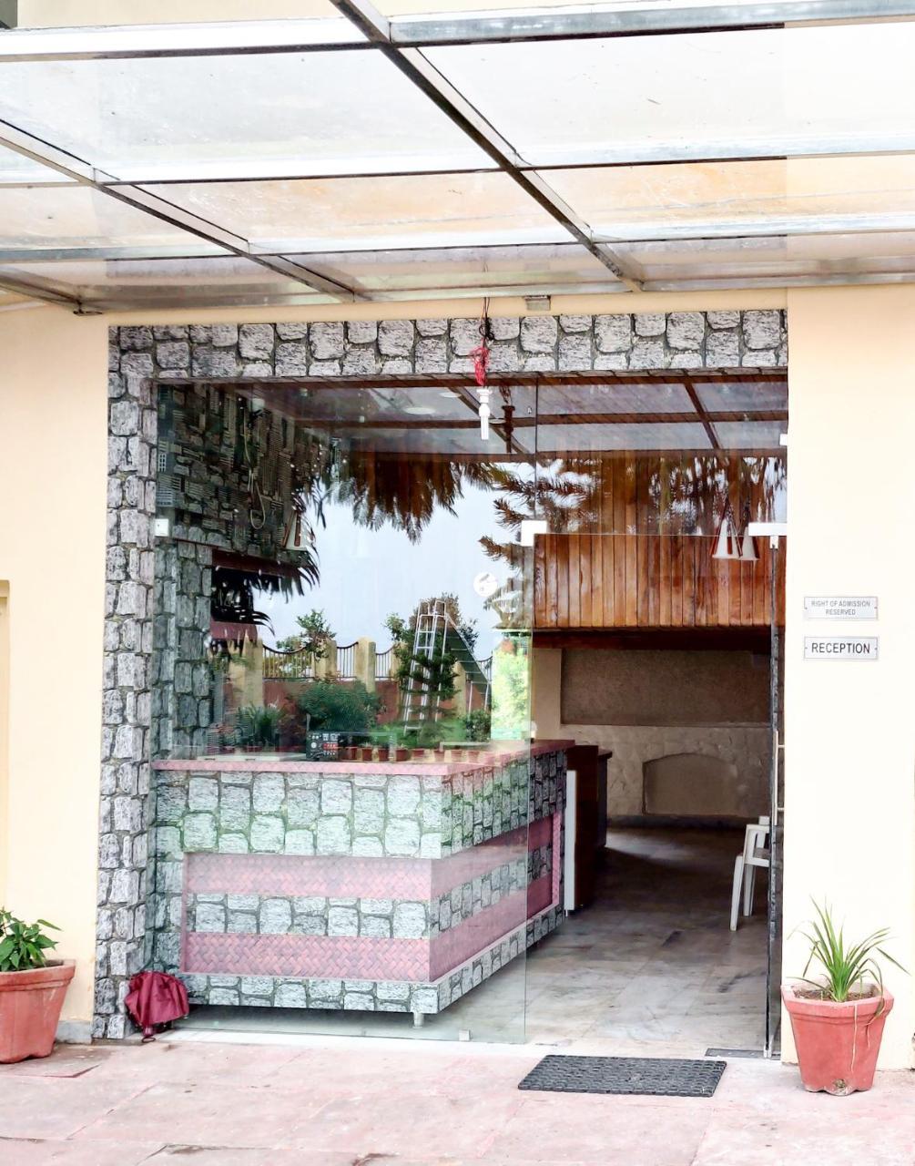Pops Resort Pālampur Kültér fotó