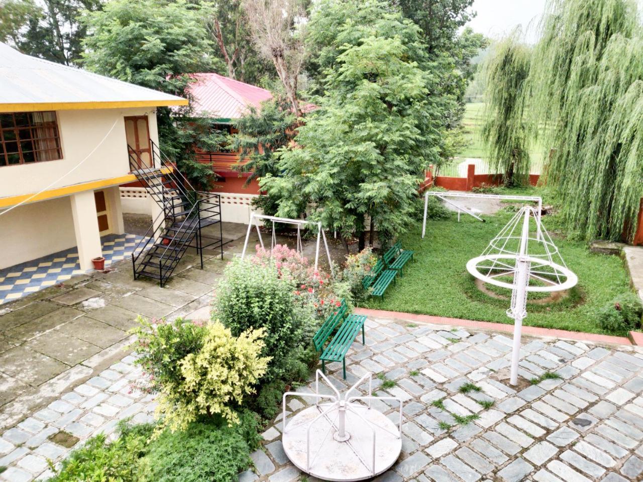 Pops Resort Pālampur Kültér fotó