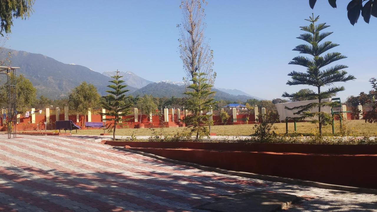 Pops Resort Pālampur Kültér fotó