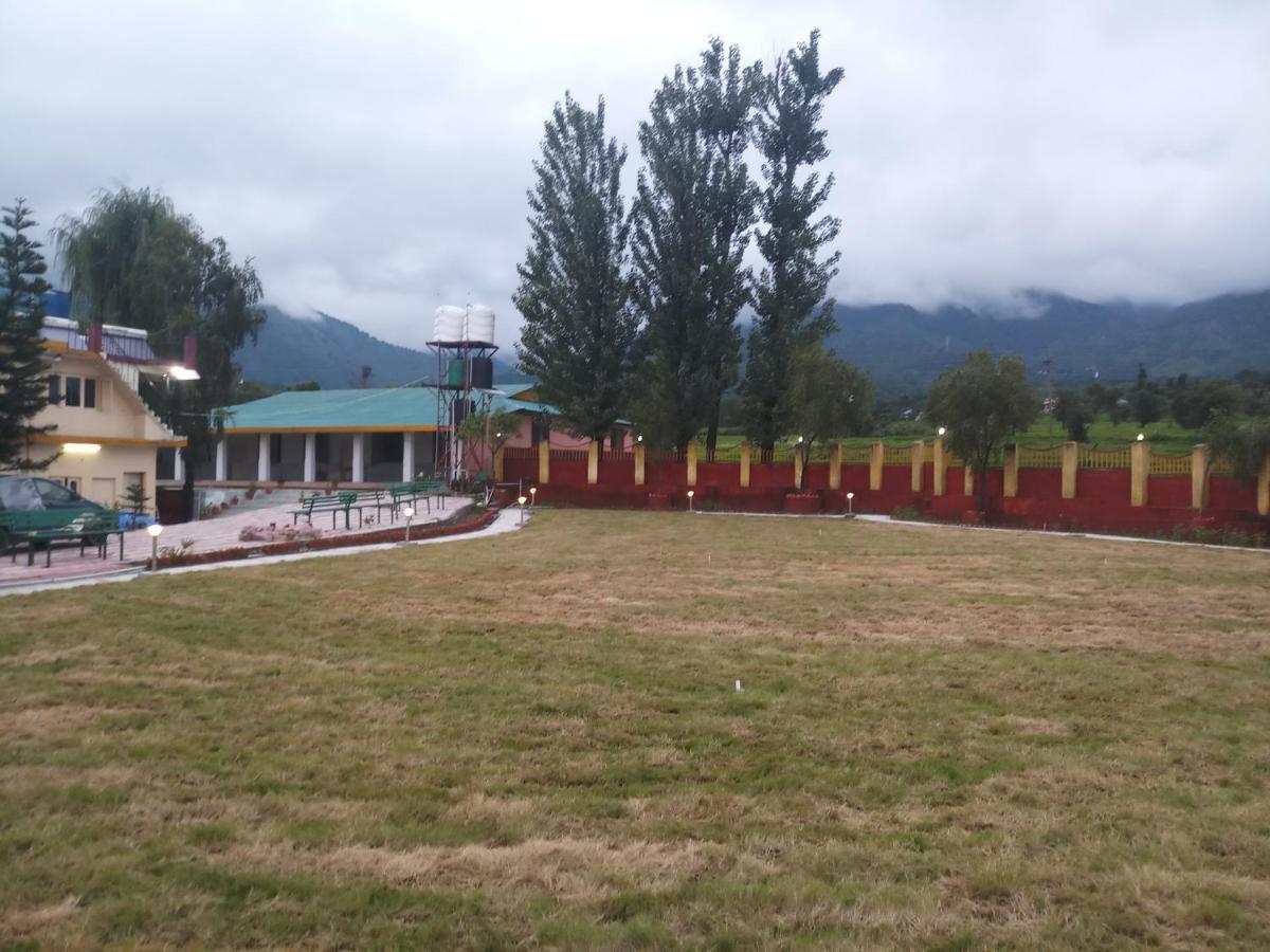 Pops Resort Pālampur Kültér fotó